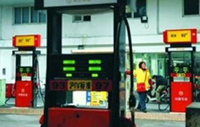 各方靜待13日油價上調 民營油站反常態(tài)加碼促銷