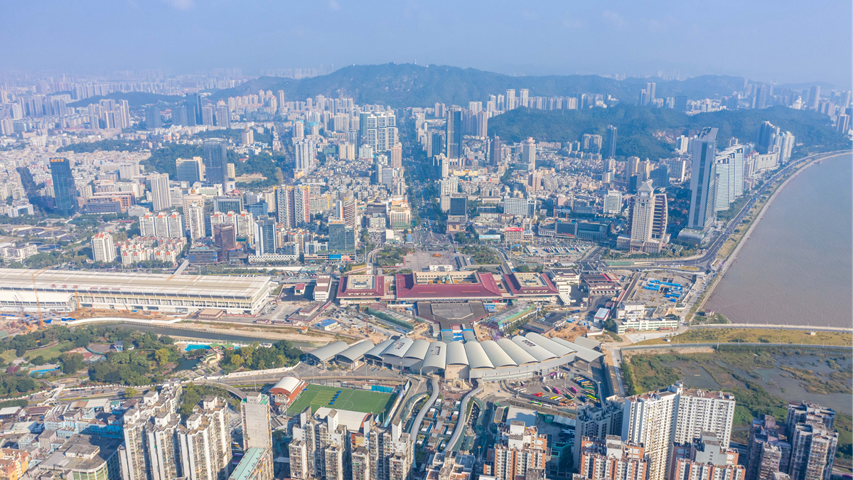 背靠祖國支持，發(fā)揮澳門所長——回歸20年澳門與內地共享發(fā)展機遇