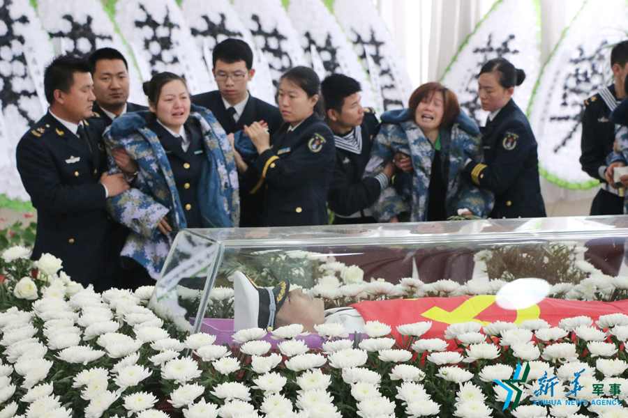 ↑資料圖片：張超烈士遺體告別儀式現(xiàn)場。