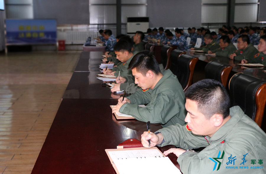 ↑資料圖片：張超參加部隊組織的《改革強軍主題教育》授課現(xiàn)場。