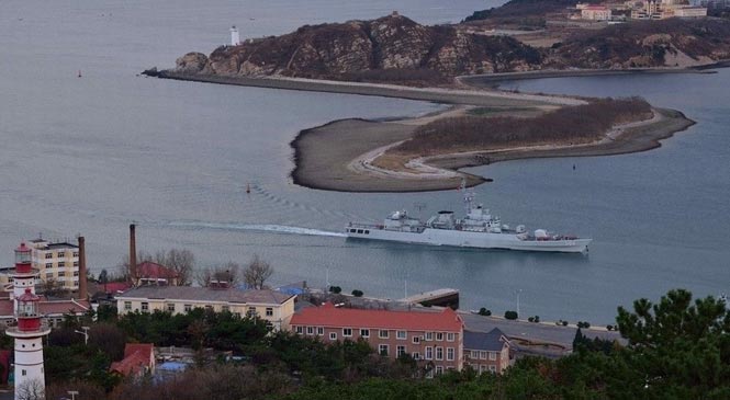 贊！網(wǎng)友俯拍解放軍旅順軍港