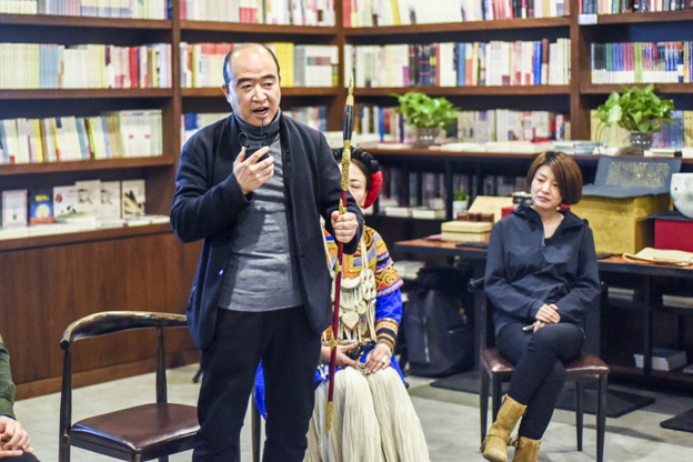 劉文濤：通過(guò)對(duì)每件兵器的復(fù)制，我們了解兵器造型與兵器制作的手藝，實(shí)現(xiàn)與古人的對(duì)話。