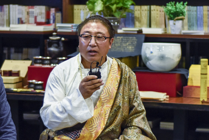 安久·白瑪群加：絕對不能為了錢做手藝的傳承人，傳承手藝是因為我們有傳承民族特色文化的責任，要時刻謹記這一份責任。