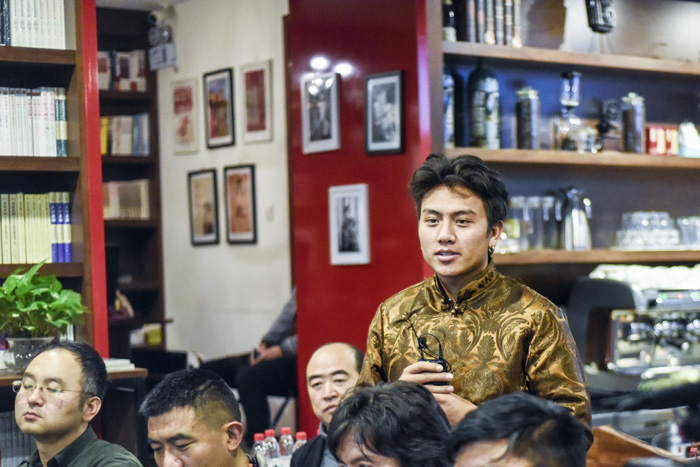 安久家族老八：我們的家族一直在做技藝的傳承，這是我們的使命，我們應(yīng)該承擔起來。希望能用我學到的知識，把我們家族的技藝推廣到更廣大的市場。