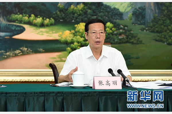 9月16日至18日，中共中央政治局常委、國務(wù)院副總理張高麗在廣西調(diào)研。這是9月17日，張高麗在南寧主持召開“十三五”規(guī)劃編制工作座談會。 新華社記者張鐸攝 