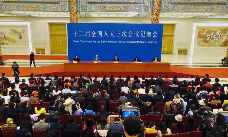 3月15日，國務院總理李克強在北京人民大會堂與中外記者見面，并回答記者提問。新華社記者 李賀 攝