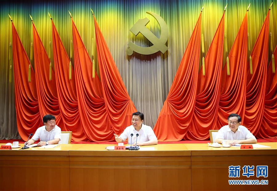 7月22日，中國科協(xié)和中央黨校聯(lián)合舉辦的科技領(lǐng)軍人才專題研修班在北京結(jié)業(yè)，中共中央政治局委員、國家副主席李源潮出席結(jié)業(yè)式并講話。新華社記者丁海濤攝