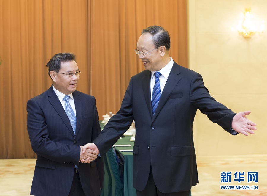 10月12日，中共中央書記處書記、全國(guó)政協(xié)副主席杜青林在北京會(huì)見(jiàn)來(lái)華訪問(wèn)并出席“2016中國(guó)共產(chǎn)黨與世界對(duì)話會(huì)”的老撾人革黨中央政治局委員、建國(guó)陣線中央主席賽頌蓬·豐威漢率領(lǐng)的老撾人革黨代表團(tuán)?！⌒氯A社記者丁海濤攝