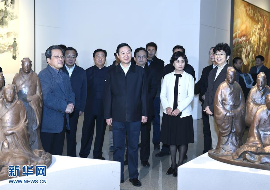 12月6日，中共中央政治局委員、中央書記處書記、中宣部部長劉奇葆在北京參觀中華文明歷史題材美術(shù)創(chuàng)作工程入選作品展覽。 新華社記者張領(lǐng)攝