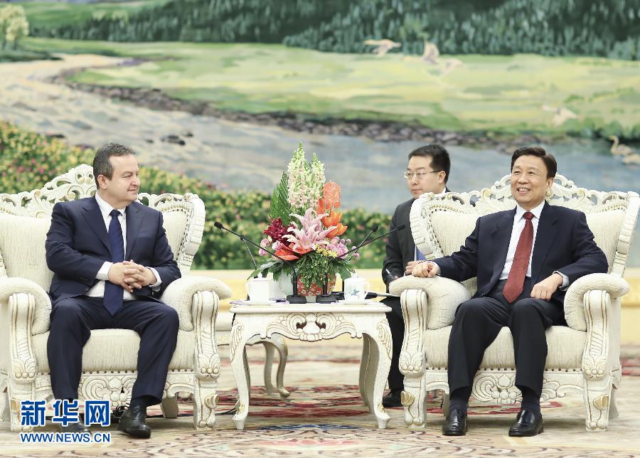 12月15日，國(guó)家副主席李源潮在北京會(huì)見(jiàn)塞爾維亞第一副總理兼外長(zhǎng)伊維察·達(dá)契奇。新華社記者 丁林 攝