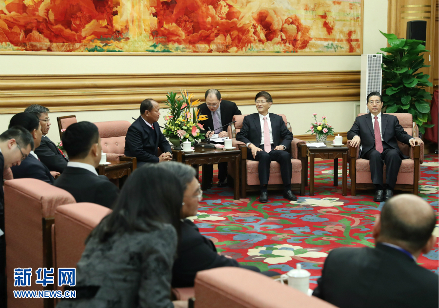 12月27日，中共中央政治局委員、中央政法委書記孟建柱在北京集體會(huì)見出席湄公河流域執(zhí)法安全合作機(jī)制成立五周年部長級(jí)會(huì)議的各國代表團(tuán)團(tuán)長。新華社記者 王曄 攝 
