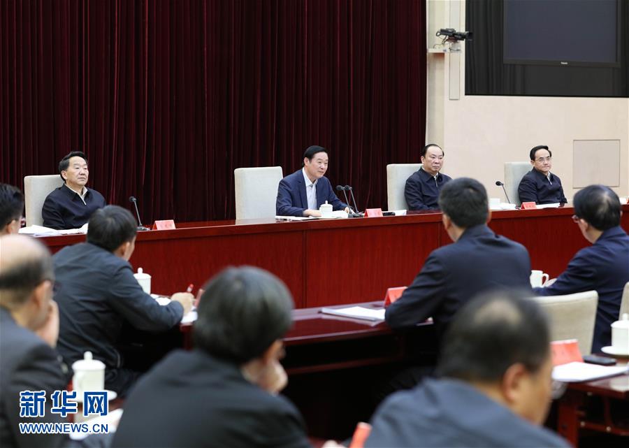  2月17日，在習(xí)近平總書記主持召開黨的新聞輿論工作座談會并發(fā)表重要講話一周年之際，中宣部在北京召開2017年新聞戰(zhàn)線“新春走基層”活動座談會。中共中央政治局委員、中央書記處書記、中宣部部長劉奇葆出席會議并講話。新華社記者 王曄 攝
