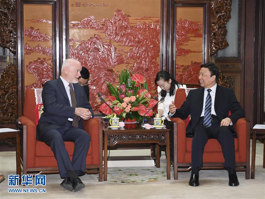 5月13日，國(guó)家副主席李源潮在北京會(huì)見(jiàn)來(lái)華出席“一帶一路”國(guó)際合作高峰論壇的第71屆聯(lián)合國(guó)大會(huì)主席湯姆森。 新華社記者 高潔 攝