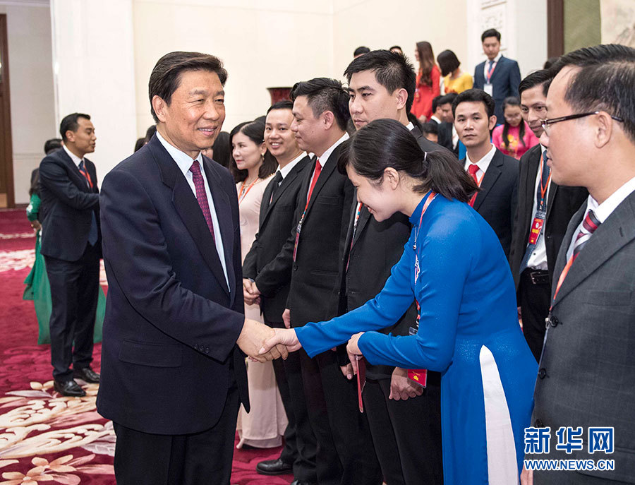 5月22日，中共中央政治局委員、國家副主席李源潮在北京會見越南胡志明共青團中央書記處第一書記黎國鋒率領(lǐng)的越南青年代表團。 新華社記者李濤 攝