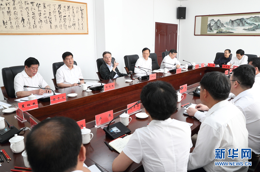 6月20日至22日，中共中央政治局常委、中央紀(jì)委書(shū)記王岐山在貴州省檢查紀(jì)檢監(jiān)察工作。這是6月21日，王岐山在修文縣委紀(jì)委座談會(huì)上講話。新華社記者 王曄 攝