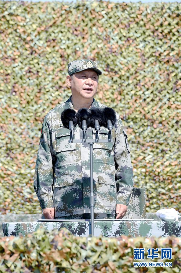 7月30日上午，慶祝中國(guó)人民解放軍建軍90周年閱兵在朱日和聯(lián)合訓(xùn)練基地隆重舉行。中共中央總書記、國(guó)家主席、中央軍委主席習(xí)近平檢閱部隊(duì)并發(fā)表重要講話。新華社記者 蘭紅光攝