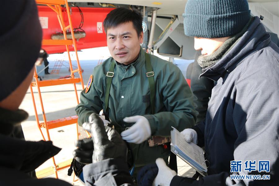 （建軍90周年·英雄·圖文互動）（2）聽，渤海灣有風(fēng)吹過來——追記海軍某艦載航空兵部隊一級飛行員張超