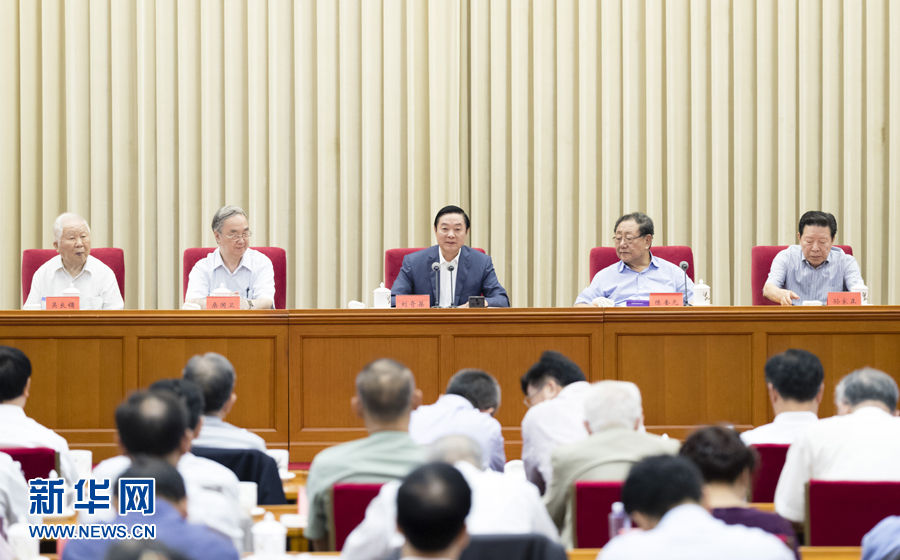 9月8日，中共中央政治局委員、中央書記處書記、中宣部部長劉奇葆在北京出席中國大百科全書第三版總編輯委員會成立大會并講話。 新華社記者丁海濤 攝
