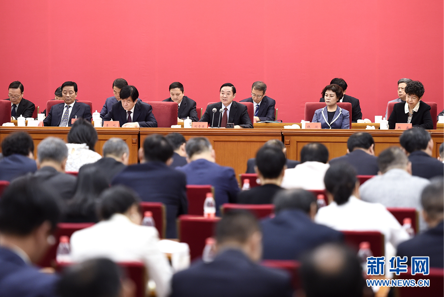 9月20日，中國(guó)電視藝術(shù)家協(xié)會(huì)第六次全國(guó)代表大會(huì)在北京召開(kāi)。中共中央政治局委員、中央書(shū)記處書(shū)記、中宣部部長(zhǎng)劉奇葆出席開(kāi)幕式并講話。新華社記者 燕雁 攝
