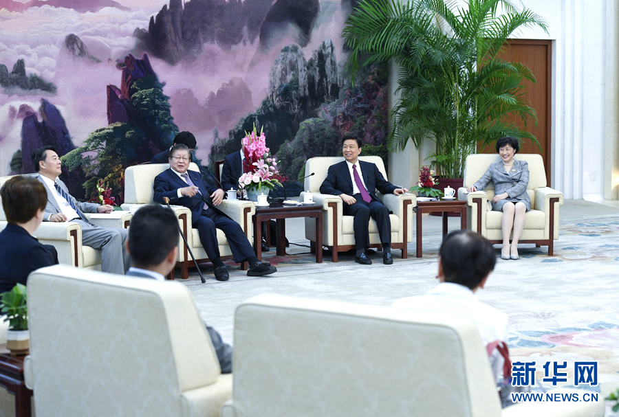 9月20日，國家副主席李源潮在北京會見由黨的最高顧問、前眾議長橫路孝弘率領(lǐng)的日本民進黨政治家代表團。 新華社記者 張領(lǐng) 攝 