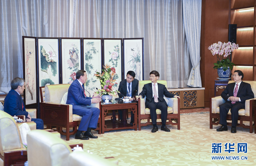 9月26日，中共中央政治局委員、中央政法委書(shū)記孟建柱在北京會(huì)見(jiàn)來(lái)華出席國(guó)際刑警組織第86屆全體大會(huì)的哈薩克斯坦內(nèi)務(wù)部長(zhǎng)卡西莫夫。國(guó)務(wù)委員、公安部部長(zhǎng)郭聲琨參加有關(guān)會(huì)見(jiàn)。新華社記者 張領(lǐng) 攝