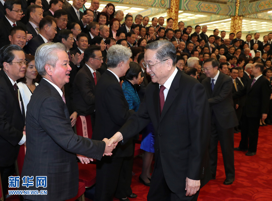 9月28日，中共中央政治局常委、全國政協(xié)主席俞正聲在北京會見出席中國海外交流協(xié)會第六次會員大會的全體代表，并發(fā)表講話。 新華社記者 龐興雷 攝