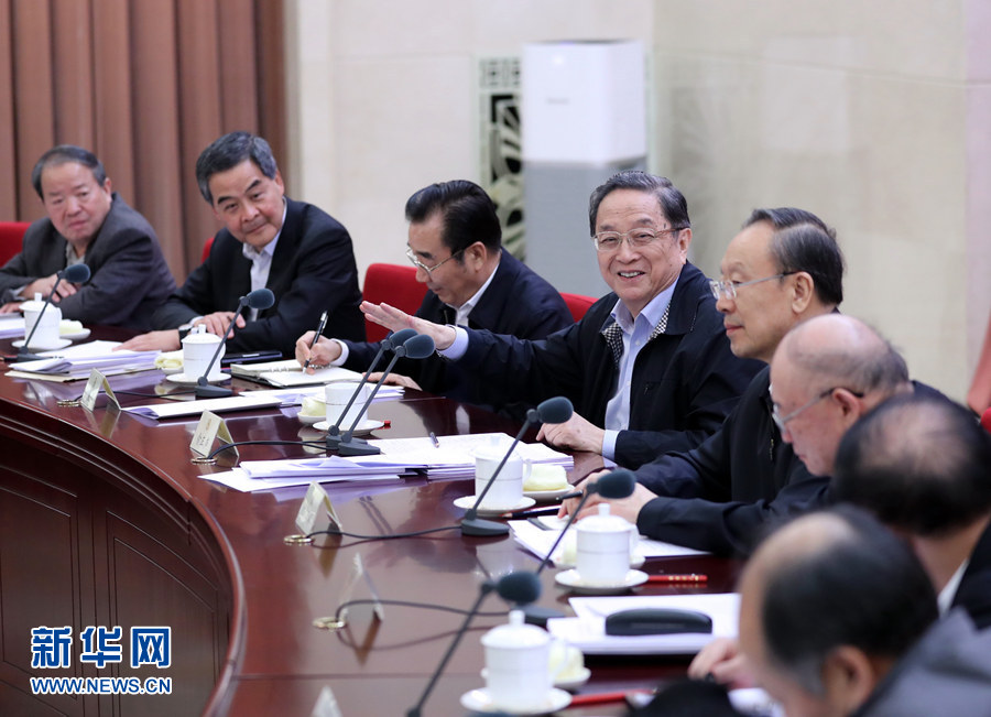 11月16日，全國政協(xié)在北京召開第75次雙周協(xié)商座談會，圍繞“推進(jìn)糧食定價機制、補貼政策和收儲制度改革”建言獻(xiàn)策。全國政協(xié)主席俞正聲主持會議并講話。新華社記者 鞠鵬 攝