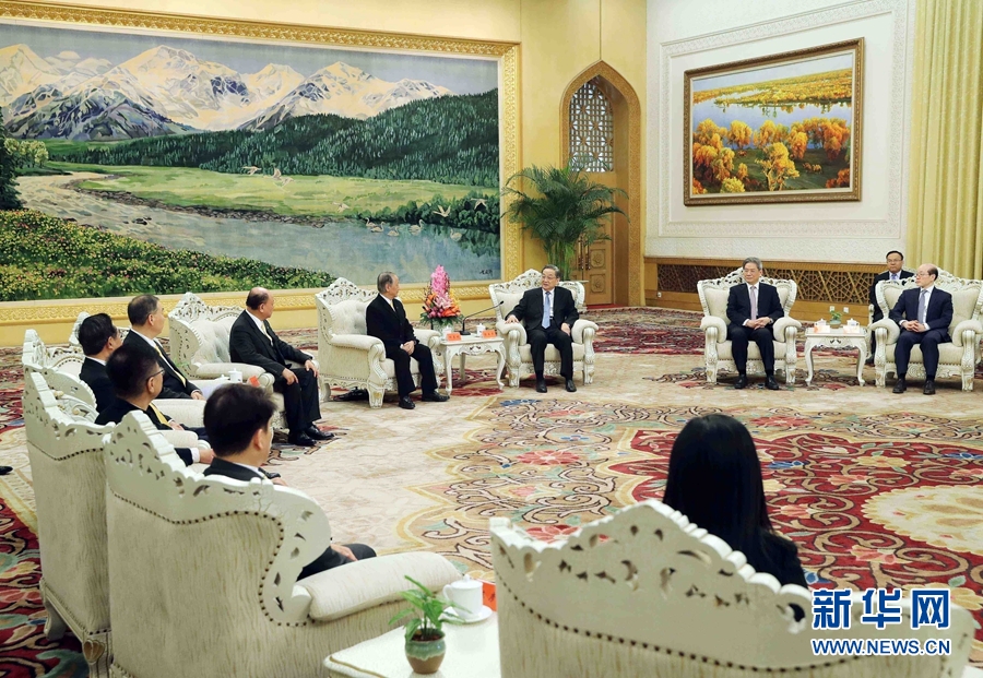 12月11日，全國(guó)政協(xié)主席俞正聲在北京人民大會(huì)堂會(huì)見(jiàn)新黨主席郁慕明率領(lǐng)的新黨大陸訪問(wèn)團(tuán)。 新華社記者 劉衛(wèi)兵 攝