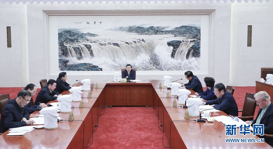 1月22日，中共十二屆全國人大常委會黨組在北京召開會議，認真學習領(lǐng)會習近平總書記在黨的十九屆二中全會上的重要講話精神，研究全國人大常委會貫徹落實全會精神、做好憲法修改相關(guān)工作。全國人大常委會委員長、常委會黨組書記張德江主持會議并講話。新華社記者 丁林 攝