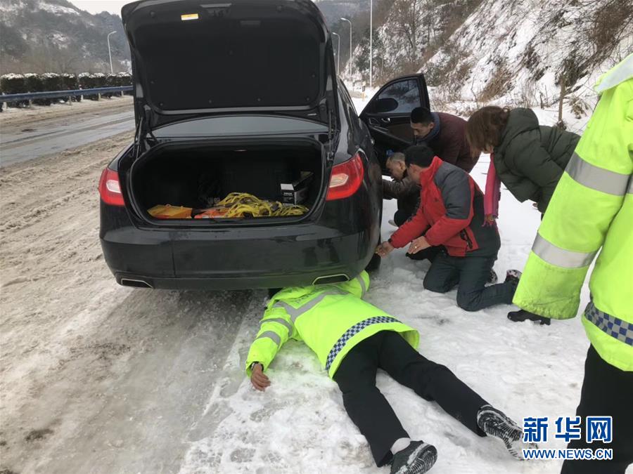 （新華全媒頭條）（4）雨雪冰凍中，他們奮力前行——基層黨員干群抗擊冰雪災(zāi)害紀(jì)實(shí)