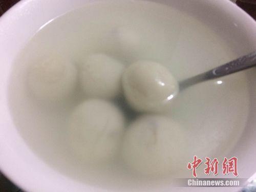 資料圖：湯圓煮制后，表面比元宵光滑，湯水相對清澈。 <a target='_blank'  ><p  align=