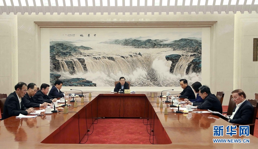 3月2日，中共十二屆全國人大常委會黨組在北京召開會議，學(xué)習(xí)貫徹習(xí)近平總書記在黨的十九屆三中全會上的重要講話和全會精神。全國人大常委會委員長、常委會黨組書記張德江主持會議并講話。新華社記者劉衛(wèi)兵攝