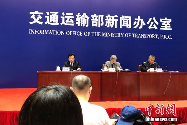交通運輸部6月份例行新聞發(fā)布會現(xiàn)場。 程春雨 攝