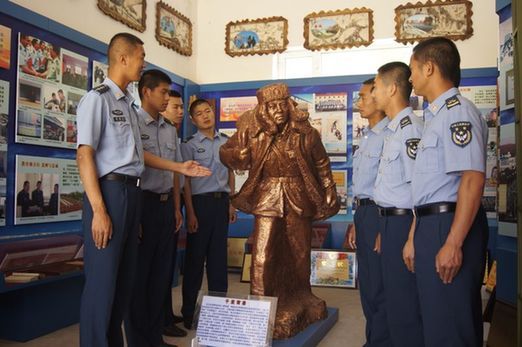 【網(wǎng)絡(luò)媒體國防行】軍中小能手！漠河雷達(dá)站里，別樣軍旅文化生活讓人“驚艷”