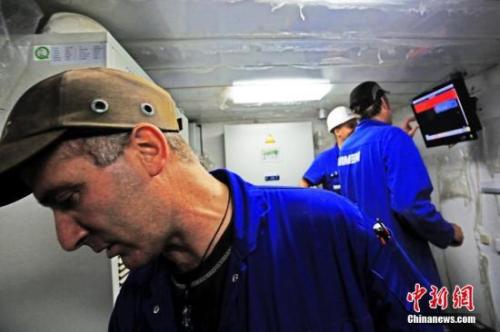 中國造船廠里的外籍員工。 李風(fēng) 攝