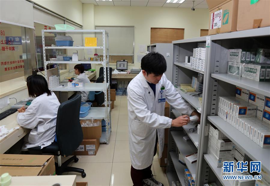 （新華全媒頭條·圖文互動）（1）一粒藥片牽動萬人心，藥品集中采購給你我省了多少？
