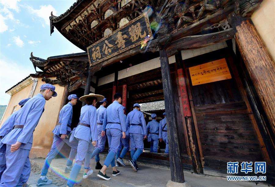 （新華全媒頭條·不忘初心、牢記使命——記者再走長征路·圖文互動）（10）風展紅旗如畫——來自長征出發(fā)地長汀、寧化的紅色信仰報告 