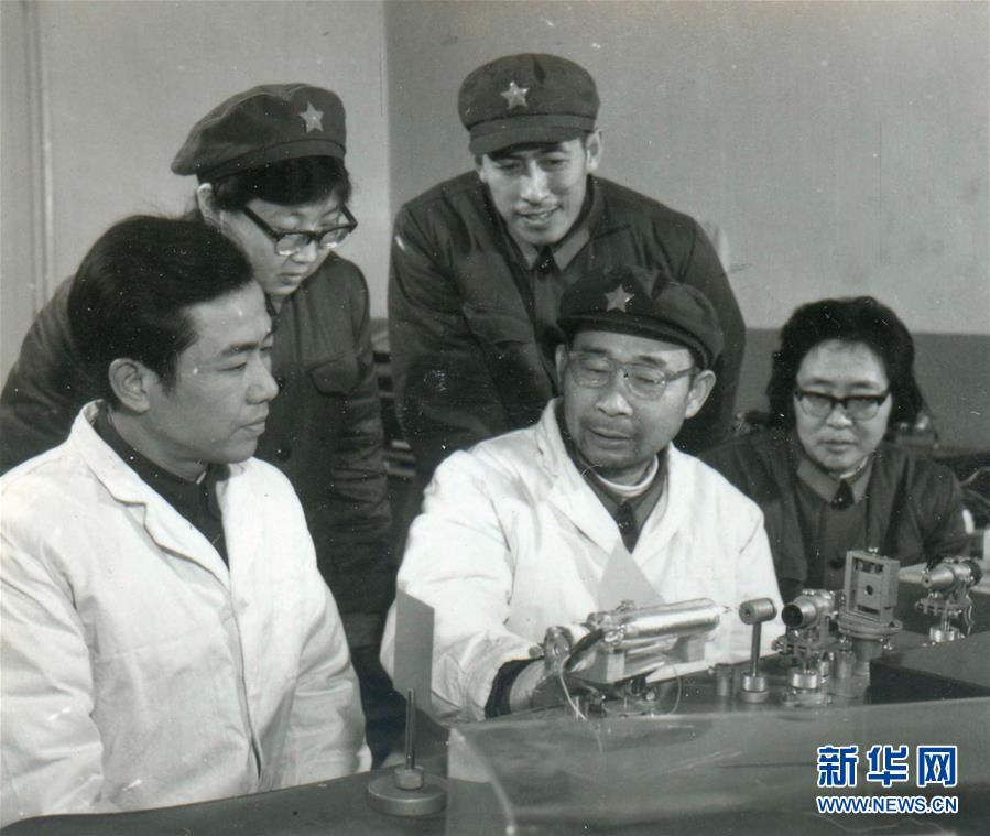 （愛(ài)國(guó)情 奮斗者·圖文互動(dòng)）（1）永不停轉(zhuǎn)的“陀螺”——追記中國(guó)工程院院士、國(guó)防科技大學(xué)教授高伯龍