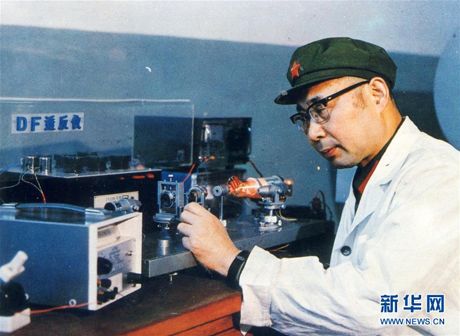 （愛(ài)國(guó)情 奮斗者·圖文互動(dòng)）（2）永不停轉(zhuǎn)的“陀螺”——追記中國(guó)工程院院士、國(guó)防科技大學(xué)教授高伯龍