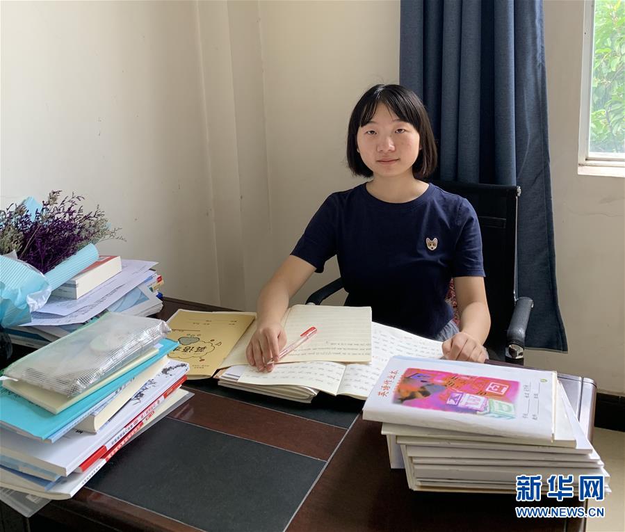 （在習(xí)近平新時(shí)代中國特色社會(huì)主義思想指引下——新時(shí)代新作為新篇章·總書記關(guān)心的百姓身邊事·圖文互動(dòng))（2）“我走進(jìn)大山，是為了讓你走出大山”——大學(xué)生支教故事