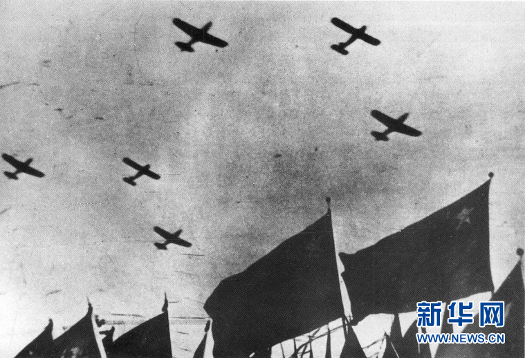（新華全媒頭條·人民空軍70年·圖文互動）（1）陽光照耀奮飛的航程——黨中央、中央軍委和習(xí)主席關(guān)心人民空軍建設(shè)發(fā)展紀實