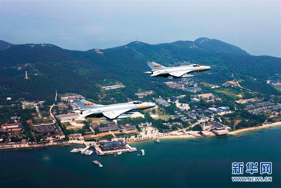 （新華全媒頭條·人民空軍70年·圖文互動）（11）陽光照耀奮飛的航程——黨中央、中央軍委和習(xí)主席關(guān)心人民空軍建設(shè)發(fā)展紀實