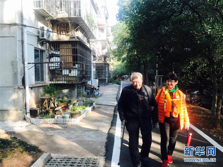 （新華全媒頭條·圖文互動）（8）滄海橫流 信仰彌堅——記共產(chǎn)黨員、湘潭大學(xué)九旬教授滄南