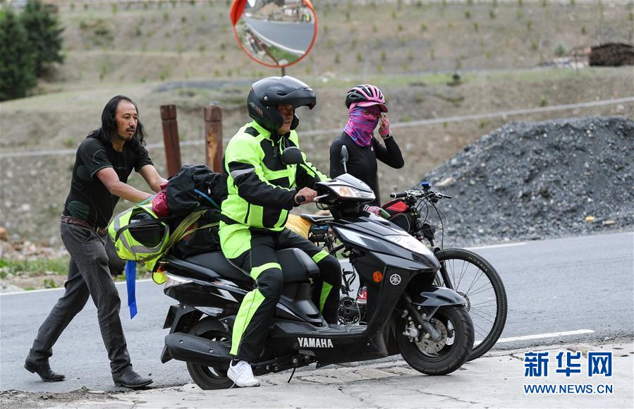 （新華全媒頭條·圖文互動）（10）格?；ㄩ_滿天路——寫在川藏公路通車65周年之際
