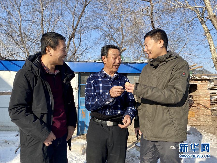 （在習近平新時代中國特色社會主義思想指引下——新時代新作為新篇章·總書記關切脫貧事·決勝貧困·圖文互動）（1）讓一方水土“富養(yǎng)”一方人——扶貧特色產業(yè)惠及千家萬戶