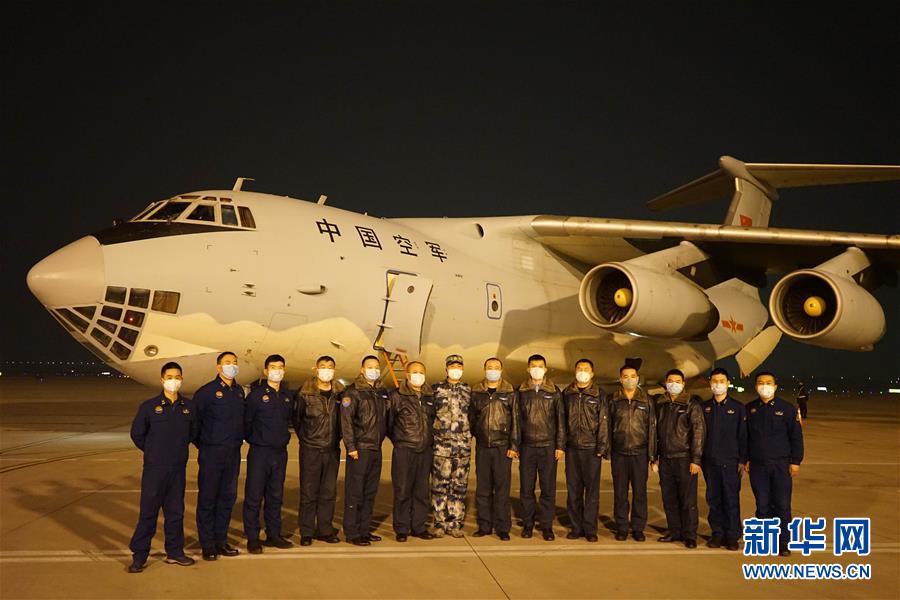 （新型肺炎疫情防控·圖文互動）（2）除夕夜，他們這樣出征——空軍軍醫(yī)大學(xué)醫(yī)療隊出征武漢疫區(qū)見聞