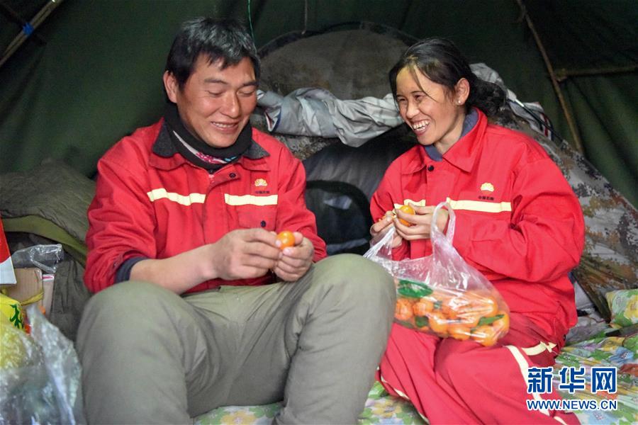（新春走基層·圖文互動(dòng)）（7）寒冬里，“沙漠玫瑰”猶自綻放