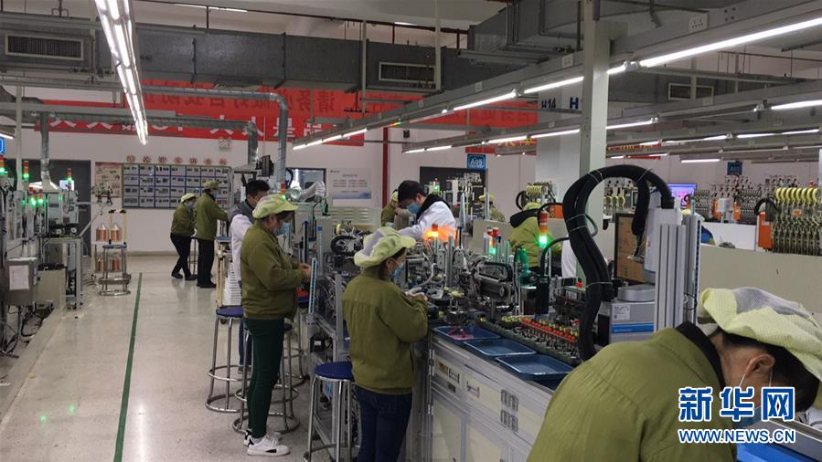 （來自經濟前沿的故事·企業(yè)復工復產·圖文互動）（3）看1500多名工人是如何復工的？——湖南郴州一家企業(yè)復工目擊記 