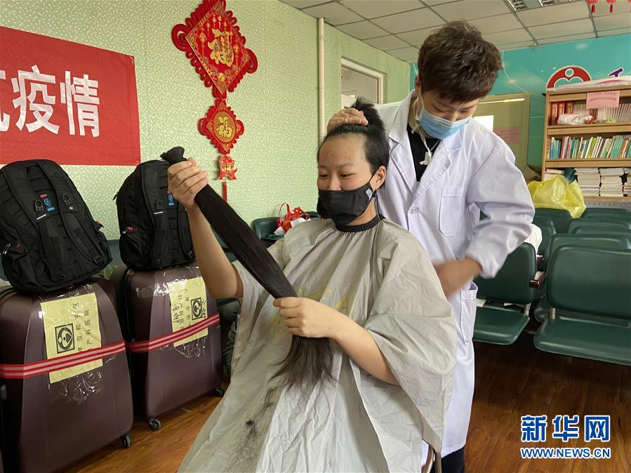 （聚焦疫情防控·圖文互動(dòng)）（1）沖鋒向前，我們義無(wú)反顧——“戰(zhàn)疫”一線醫(yī)護(hù)人員群像