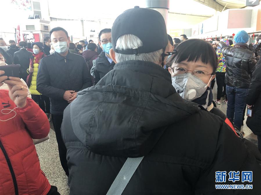 （熱點(diǎn)鮮報·圖文互動）（1）三代人的約定：父母送我援湖北，我給孩子樹榜樣